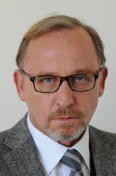 Dr. Friedrich Leonhard（杰拉德·亚历山大·海德饰演）