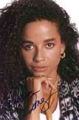 瑞伊·道恩·冲剧照