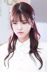 韩君瑶（王妍之饰演）