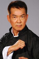 Tsao Cheuk Kin（元彪饰演）