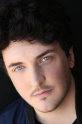 Chad Mansen（Wes Robinson饰演）