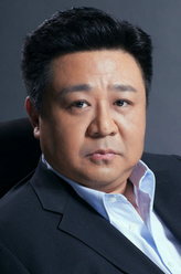 杜马（梁冠华饰演）