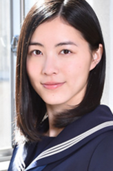 橘雅（高中时代）（松井珠理奈饰演）